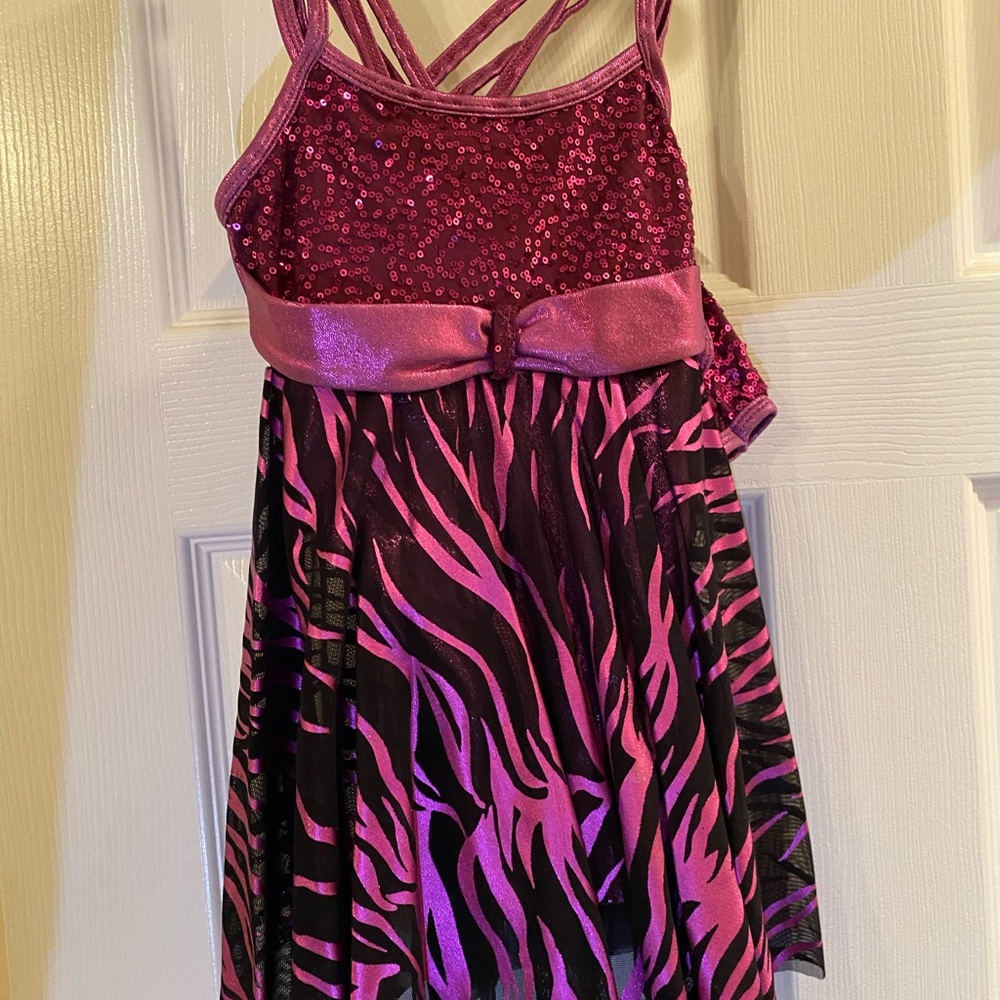 Girls orchid/black dance costume.  Scrunchie and fingerless gloves included.